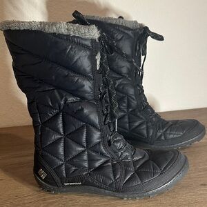 Columbia Women's Black Waterproof Quilted Boots. SIZE 8